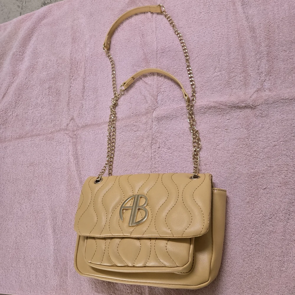 Yellow Quilted Shoulder Bag - Picture 4 of 9